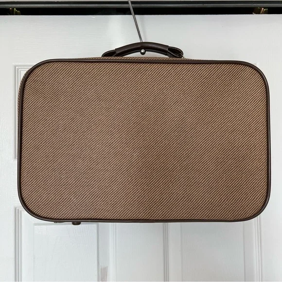 Vintage Luggage/Suitcase 🧳 - Picture 4 of 15